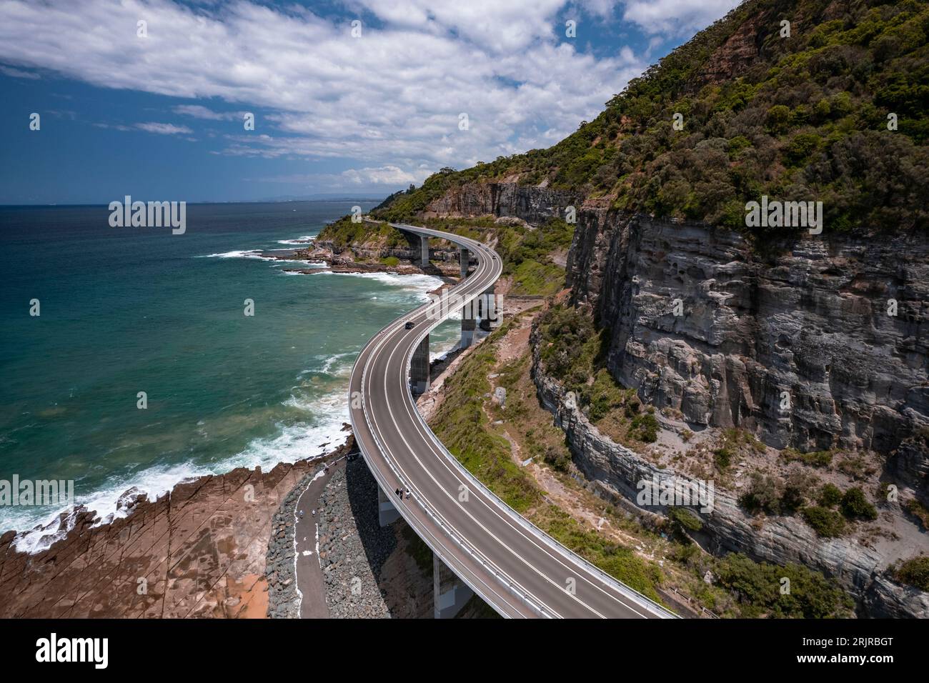 Une vue aérienne du Sea Cliff Bridge à Wollongong, en Australie. Banque D'Images