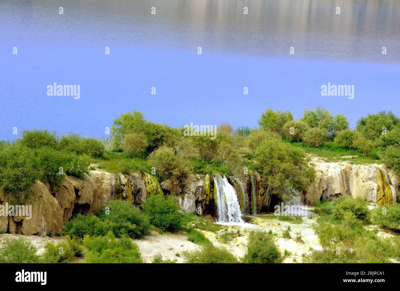 Bildnummer : 51370933 Date de référence : 25.06.2006 Copyright : imago/Xinhua Wasserfall am Band i Amir See - Provinz Bamyan PUBLICATIONxNOTxINxCHN, Landschaft ; 2006, Seen, Bergsee, Bergseen, Wasserfall, Wasserfälle ; , quer, Kbdig, totale, Afghanistan, , Natur / Band e Amir Banque D'Images