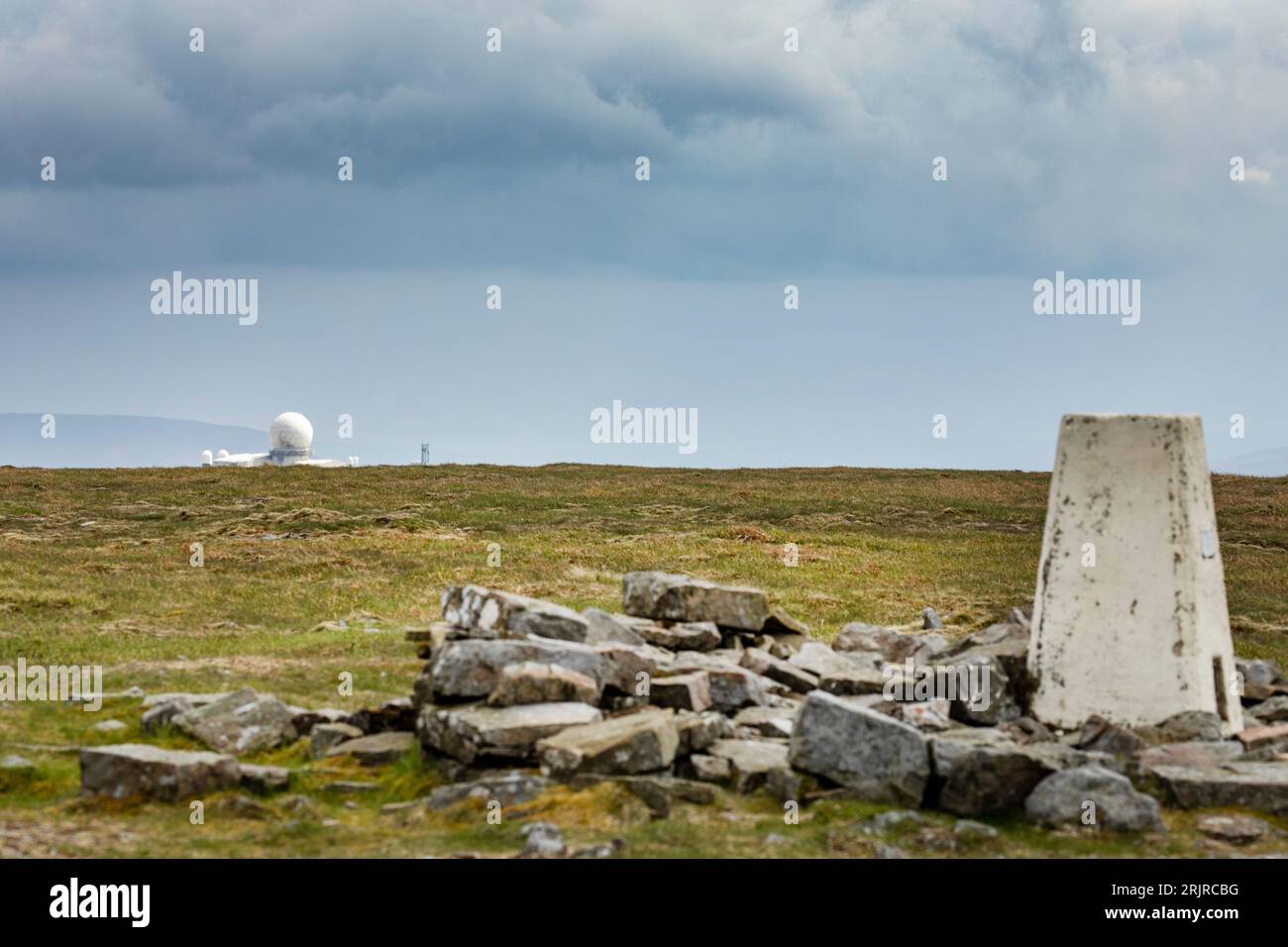 La station radar au sommet de Great Dun est tombée et le point déclencheur au sommet de Cross est tombé, plus haut à pennines, Eden Valley, Cumbria Banque D'Images