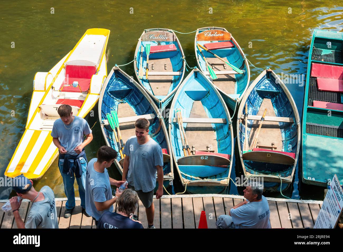 Bateaux à Magdalen College Boathouse à Oxford, Angleterre, Royaume-Uni Banque D'Images