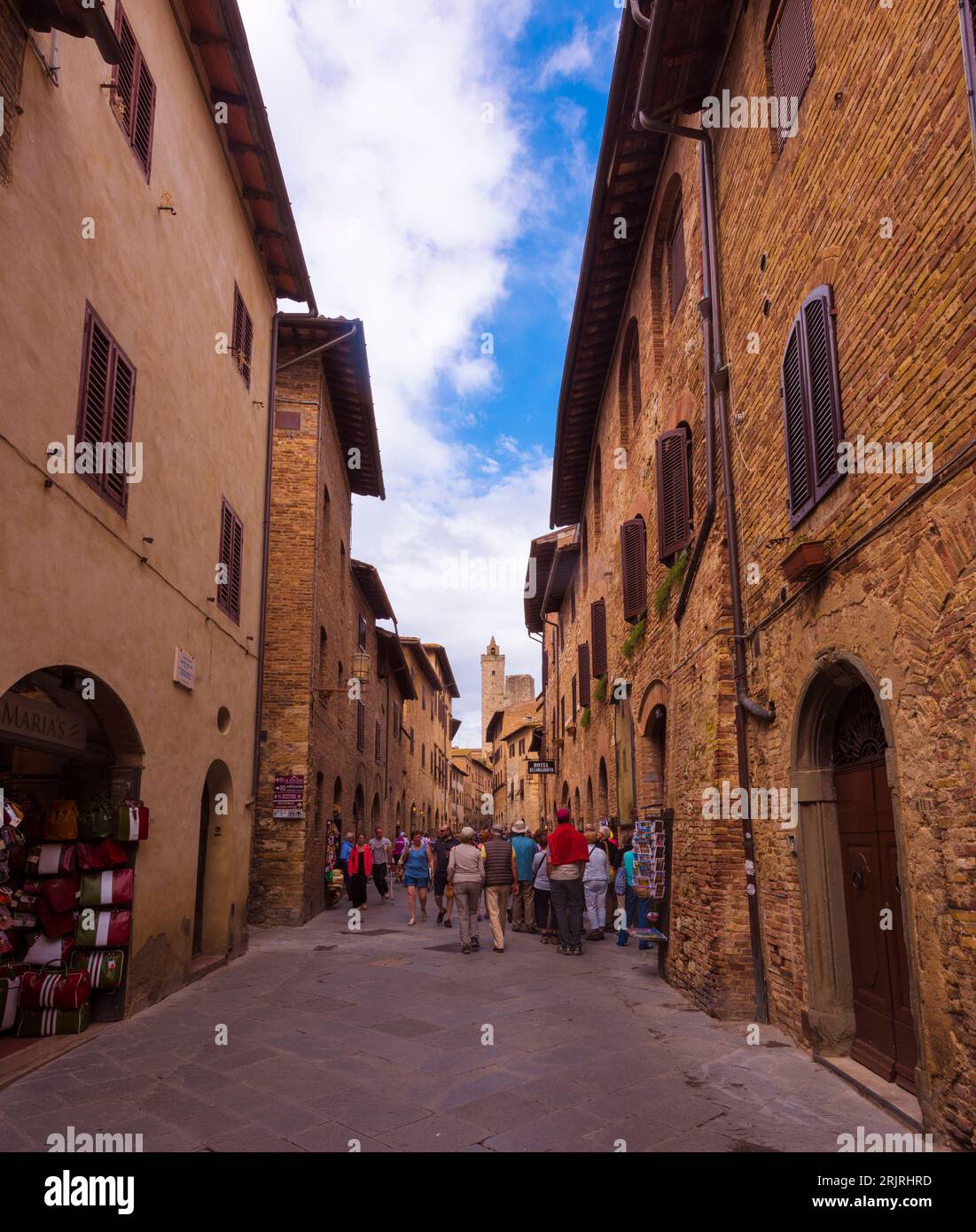 San Gimignano - 18 septembre : via San Giovanni le 18 septembre 2016 à San Gimignano. Sur la via San Giovanni de San Gimignano Banque D'Images