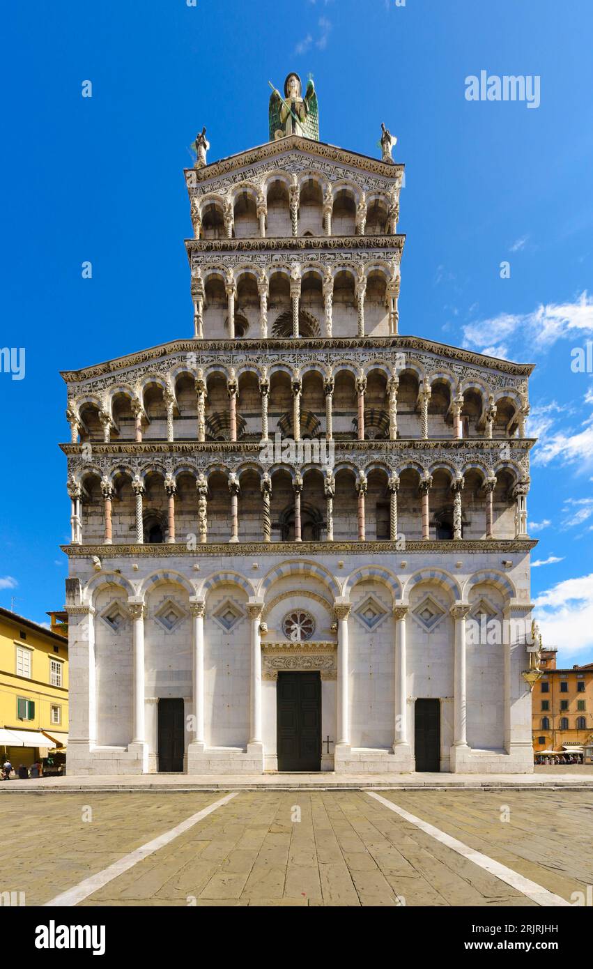 13e siècle façade romane du San Michele in Foro est une basilique catholique romaine église dans Lucca Banque D'Images