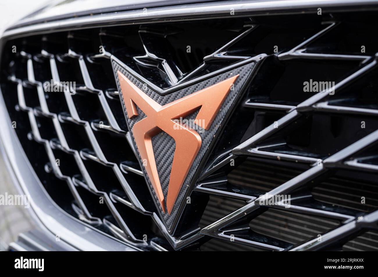 Allemagne , Cottbus , 22.08.2023 , logo de Cupra dans la calandre Banque D'Images