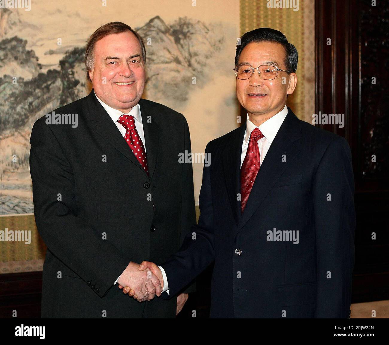 Bildnummer : 51822872 Datum : 24.04.2007 Copyright : imago/Xinhua Premierminister Wen Jiabao (re., CHN) empfängt Vizefirerminister John Prescott (GBR) in Pékin - PUBLICATIONxNOTxINxCHN, Personen , optimistisch ; 2007, Pékin, Politiker, Pressetermin, serrer la main, Shakehands, Treffen; , quer, Kbdig, Gruppenbild, internationale Politik, Politik, Chine, Randbild, gens Banque D'Images
