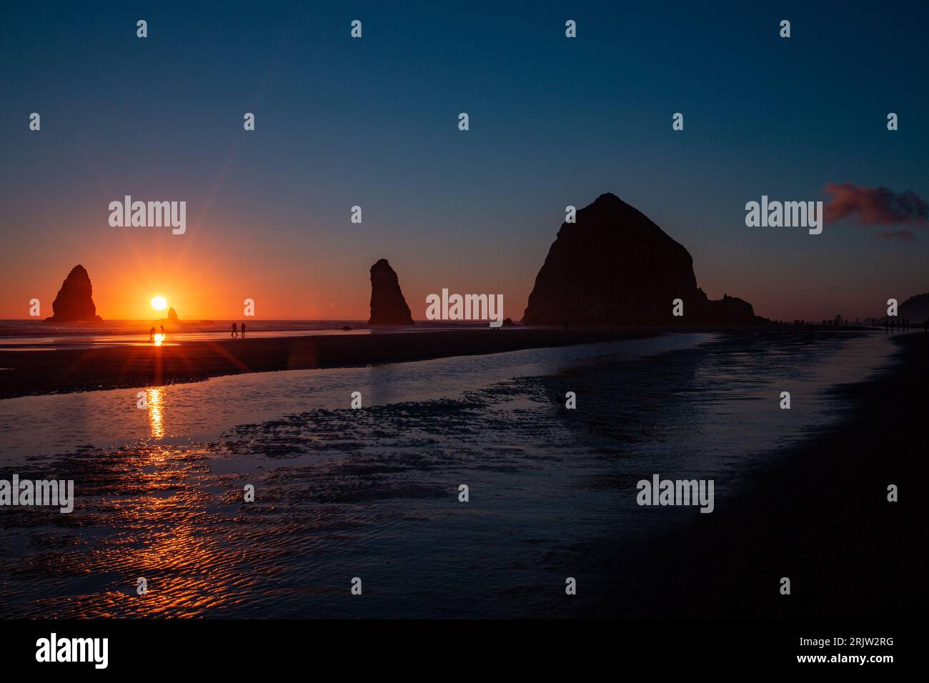 Cannon Beach Sunset et Blue Sky. Photo de haute qualité Banque D'Images