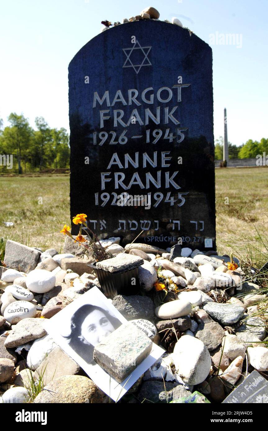 Grab von Margot Frank und Anne Frank im ehemaligen Konzentrationslager Bergen-Belsen PUBLICATIONxNOTxINxCHN Banque D'Images
