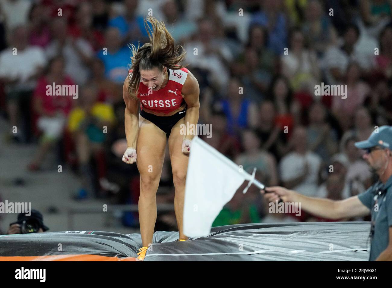 Angelica Moser, of Switzerland, reacts after clearing the bar in an attempt in the Women's pole vault final during the World Athletics Championships in Budapest, Hungary, Wednesday, Aug. 23, 2023. (AP Photo/Bernat Armangue) Banque D'Images