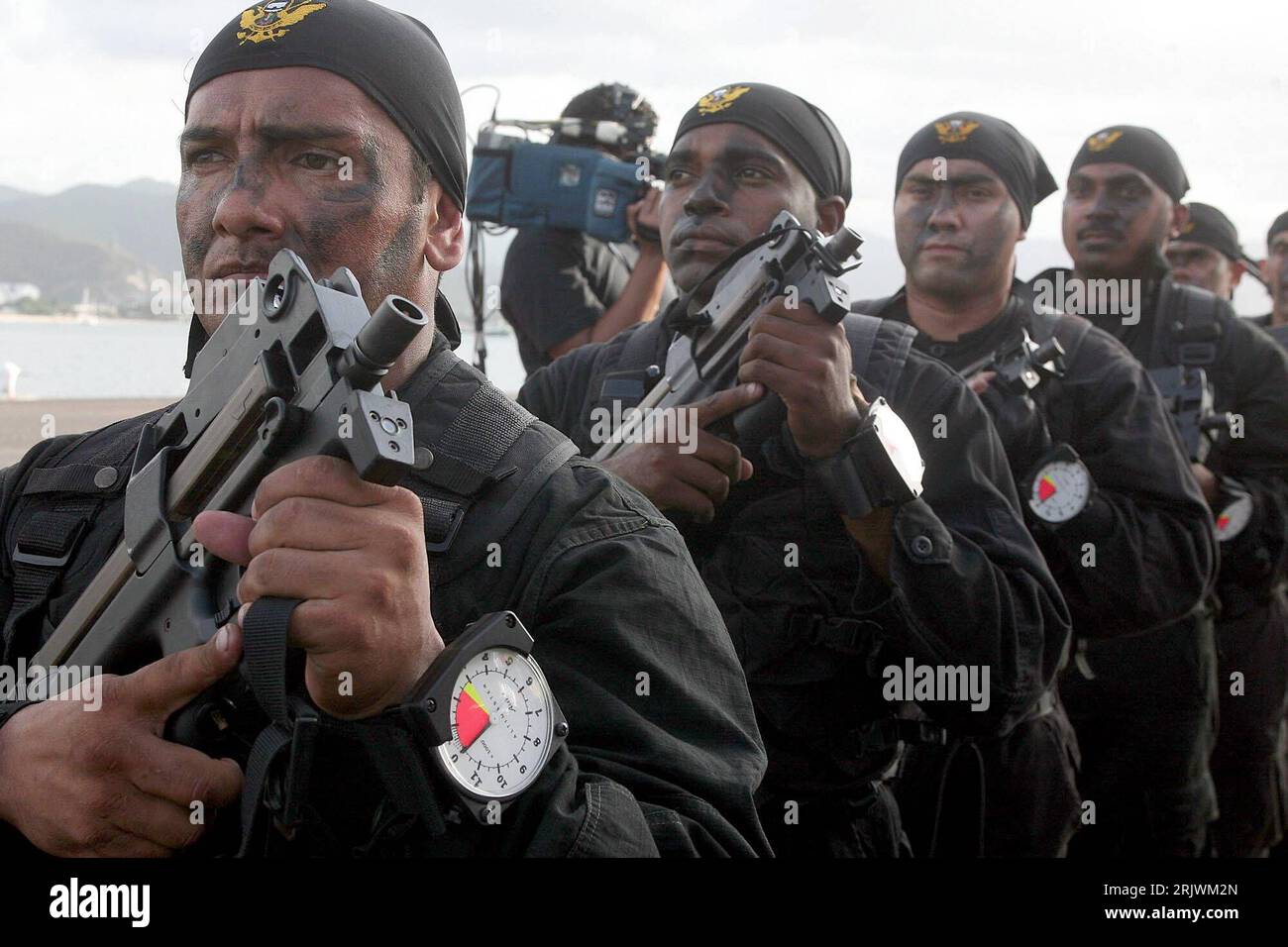 Bildnummer : 52023028 Date de référence : 27.07.2007 Copyright : imago/Xinhua Bewaffnete Soldaten während der Navy-Day-Parade in Puerto Cabello BEI Cordoba/Venezuela - PUBLICATIONxNOTxINxCHN , Personen ; 2007, Soldat, Soldaten, parade, Paraden, Militärparade, Militärparaden ; , quer, Kbdig, Gruppenbild, close, Venezuela, , Militaer, Staat, Banque D'Images