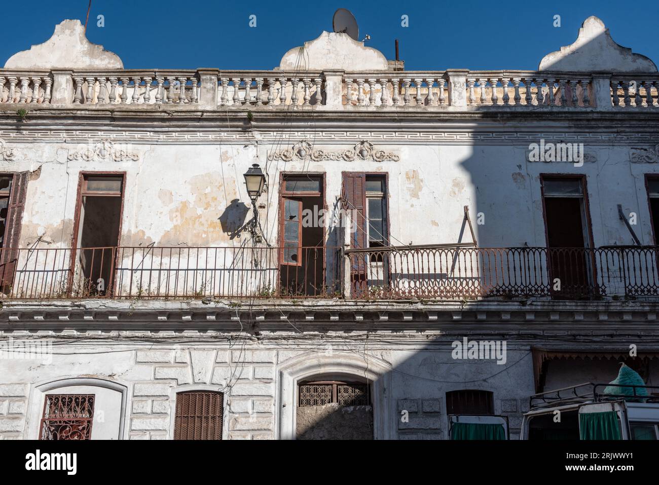 Vieilles maisons Art déco délabrer dans la ville Nouvelle de Casablanca, au Maroc Banque D'Images