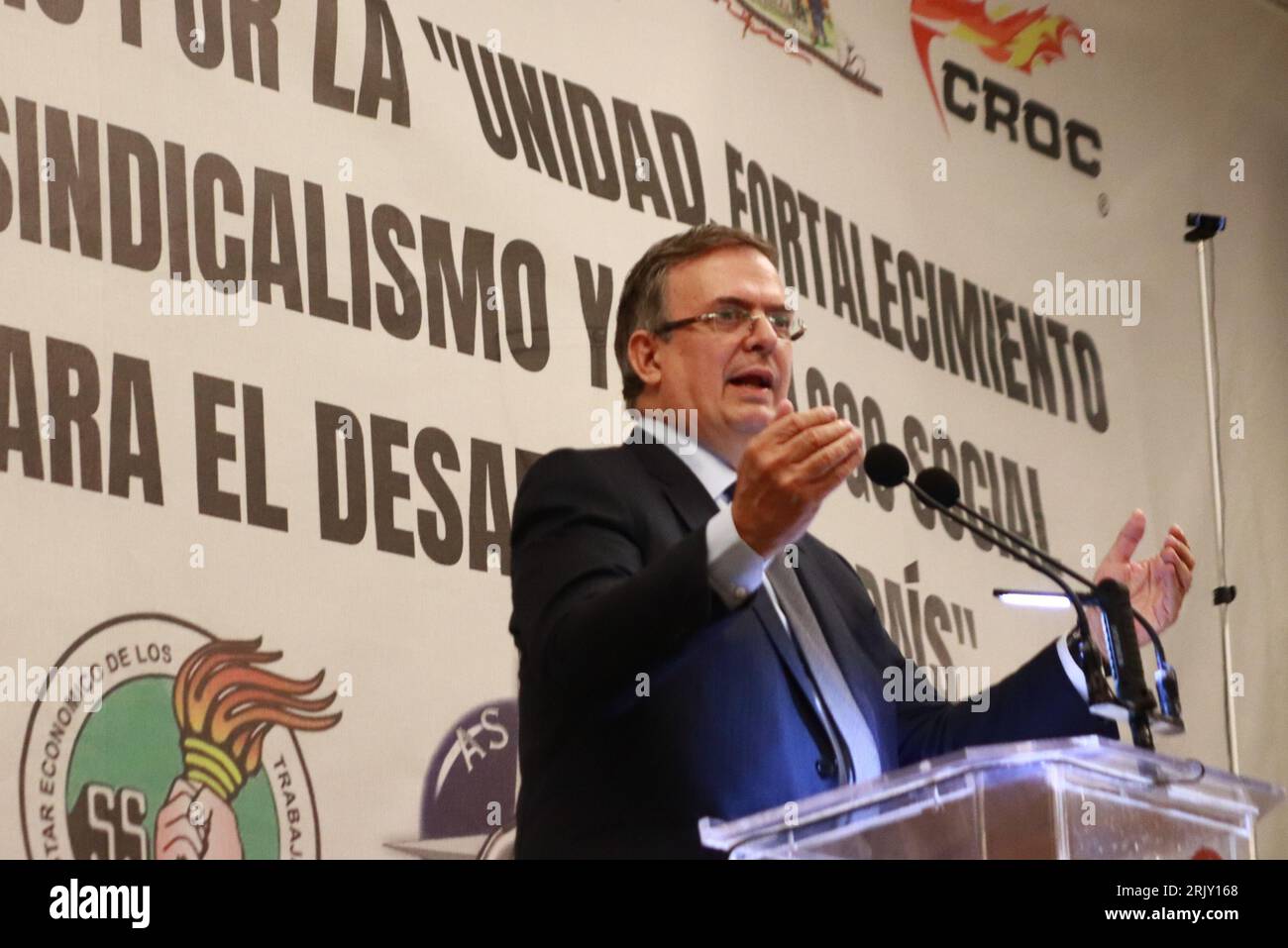 23 août 2023 à Mexico, Mexique, l'aspirant à la coordination de la défense de la transformation ; Marcelo Ebrard Casaubon, prend la parole lors d'une réunion pour ''l'unité, le renforcement du syndicalisme et le dialogue pour le développement du pays'' avec les organisations syndicales. Le 23 août 2023. À Mexico. (Image de crédit : © Carlos Santiago/eyepix via ZUMA Press Wire) USAGE ÉDITORIAL SEULEMENT! Non destiné à UN USAGE commercial ! Banque D'Images 23 août 2023 à Mexico, Mexique, l'aspirant à la coordination de la défense de la transformation ; Marcelo Ebrard Casaubon, prend la parole lors d'une réunion pour ''l'unité, le renforcement du syndicalisme et le dialogue pour le développement du pays'' avec les organisations syndicales. Le 23 août 2023. À Mexico. (Image de crédit : © Carlos Santiago/eyepix via ZUMA Press Wire) USAGE ÉDITORIAL SEULEMENT! Non destiné à UN USAGE commercial ! Banque D'Images