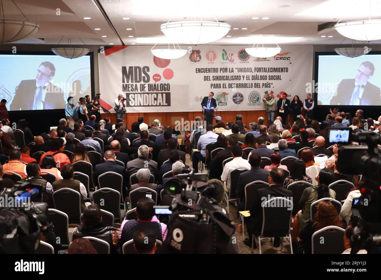 23 août 2023 à Mexico, Mexique, l'aspirant à la coordination de la défense de la transformation ; Marcelo Ebrard Casaubon, prend la parole lors d'une réunion pour ''l'unité, le renforcement du syndicalisme et le dialogue pour le développement du pays'' avec les organisations syndicales. Le 23 août 2023. À Mexico. (Image de crédit : © Carlos Santiago/eyepix via ZUMA Press Wire) USAGE ÉDITORIAL SEULEMENT! Non destiné à UN USAGE commercial ! Banque D'Images 23 août 2023 à Mexico, Mexique, l'aspirant à la coordination de la défense de la transformation ; Marcelo Ebrard Casaubon, prend la parole lors d'une réunion pour ''l'unité, le renforcement du syndicalisme et le dialogue pour le développement du pays'' avec les organisations syndicales. Le 23 août 2023. À Mexico. (Image de crédit : © Carlos Santiago/eyepix via ZUMA Press Wire) USAGE ÉDITORIAL SEULEMENT! Non destiné à UN USAGE commercial ! Banque D'Images