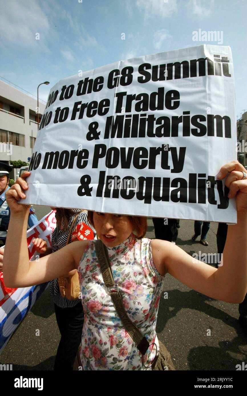 Bildnummer : 52594007 Datum : 26.06.2008 Copyright : imago/Xinhua Demonstranten während der Demonstranten am Rande des G8-Gipfels in Kyoto - PUBLICATIONxNOTxINxCHN, Personen , Objekte ; 2008, Kyoto, Japon, Gipfel, G, 8, Gipfeltreffen, Protest, Politik, Teilnehmer, Demonstrant, Schild; , hoch, Kbdig, Einzelbild, , , Asien Bildnummer 52594007 Date 26 06 2008 Copyright Imago XINHUA manifestants lors de la manifestation à Edge le Sommet du G8 à Kyoto PUBLICATIONxNOTxINxCHN personnes objets 2008 Kyoto Sommet Japon G 8 Sommet manifestation politique participants Protest Shield vertical Kbdig Single ASI Banque D'Images