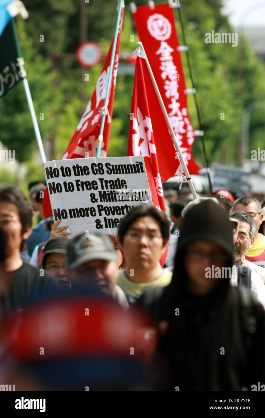 Bildnummer : 52594005 Datum : 26.06.2008 Copyright : imago/Xinhua Demonstranten während der Demonstranten am Rande des G8-Gipfels in Kyoto - PUBLICATIONxNOTxINxCHN, Objekte , Personen , premiumd ; 2008, Kyoto, Japon, Gipfel, G, 8, Gipfeltreffen, Protest, Politik, Teilnehmer, Demonstrant, Schild ; , hoch, Kbdig, Gruppenbild, , , Asien Bildnummer 52594005 Date 26 06 2008 Copyright Imago XINHUA manifestants lors de la manifestation à Edge le Sommet du G8 à Kyoto PUBLICATIONxNOTxINxCHN objets personnes premiumd 2008 Kyoto Sommet Japon G 8 Sommet Protest Politics participants Protest Shield vert Banque D'Images