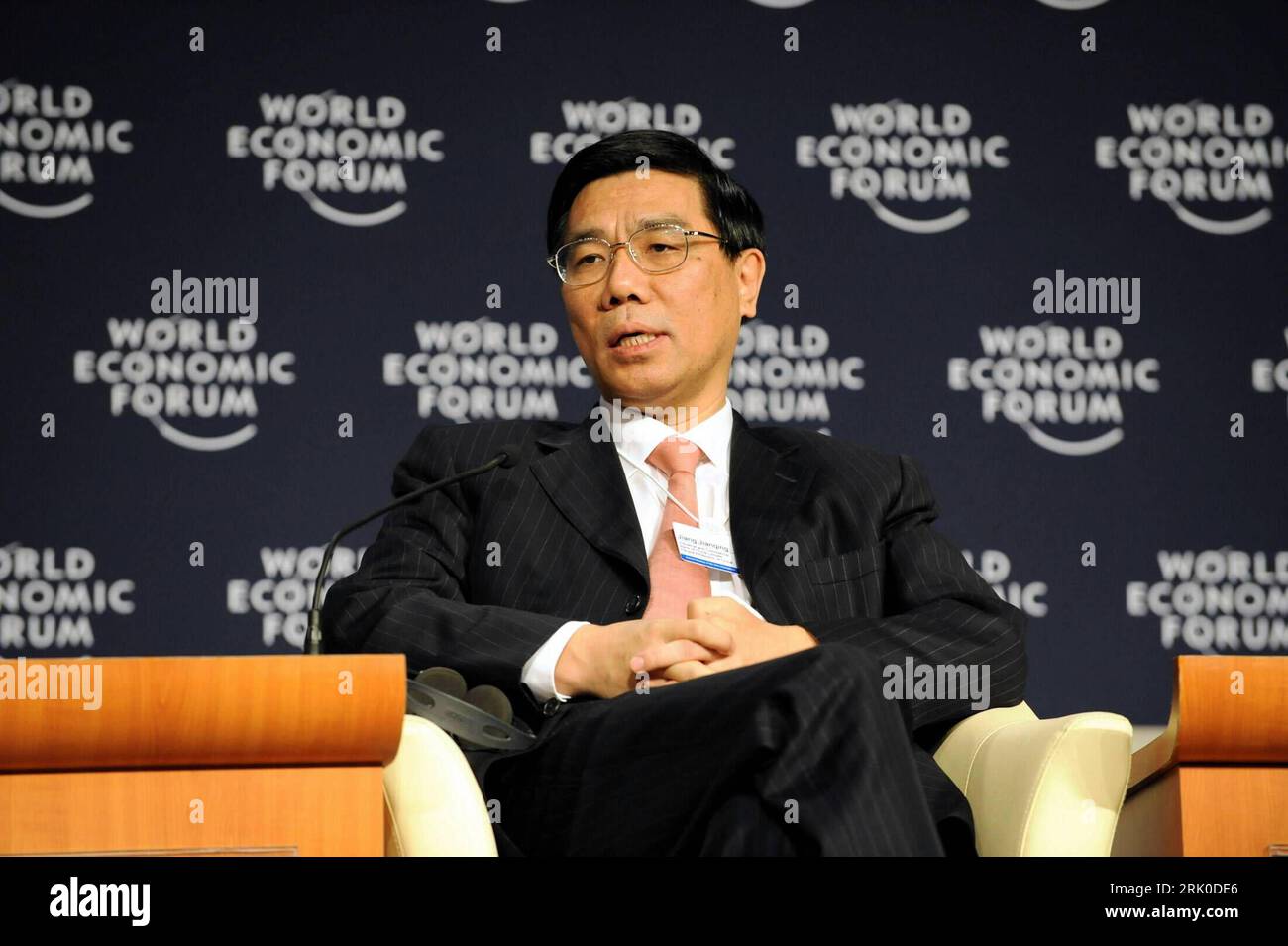 Bildnummer : 52711326 référence : 26.09.2008 Copyright : imago/Xinhua Jiang Jianqing (Président du Conseil d'administration de la Banque industrielle et commerciale de Chine) während einer Pressekonferenz anlässlich des - 2. Réunion annuelle des nouveaux Champions - Am Rande des World Economic Forum à Tianjin - PUBLICATIONxNOTxINxCHN, Personen ; 2008, Tianjin, Konferenzen , Pressetermin, Pressekonferenz, Wirtschaft, Summer Davos ; , quer, Kbdig, Einzelbild, Randbild, People o0 Weltwirtschaftsforum, WEF Bildnummer 52711326 Date 26 09 2008 Copyright Imago XINHUA Jiang Jian Qing Président du Conseil d'administration de l'industrie et de la communication Banque D'Images
