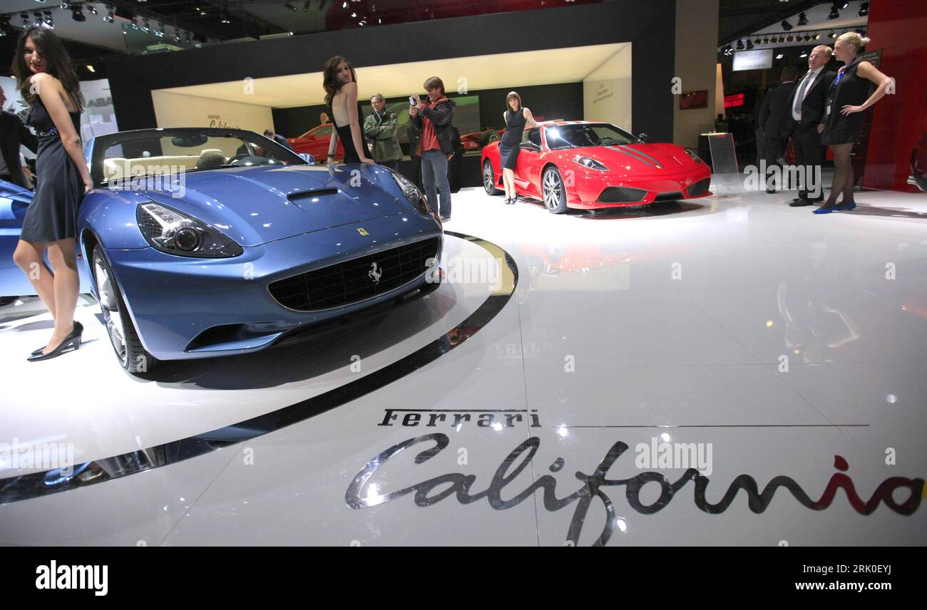 Bildnummer : 52722858 Datum : 03.10.2008 Copyright : imago/Xinhua Ferrari California - salon de l'automobile de Paris 2008 - PUBLICATIONxNOTxINxCHN, Objekte , Personen ; Highlight, premiumd, 2008, Paris, Frankreich, salon de l'automobile, automne, mondial de l Automobil, lAutomobil, PKW, Schriftzug ; , quer, Kbdig, Gruppenbild, Automobilindustrie, Wirtschaft, , , Europa Bildnummer 52722858 Date 03 10 2008 Copyright Imago XINHUA Ferrari California Paris Engine Show 2008 PUBLICATIONxNOTxINxCHN objets personnes Highlight premiumd 2008 Paris France Motor Show Auto Fair mondial de l automobile lAutomobil car emblème horizonto Banque D'Images