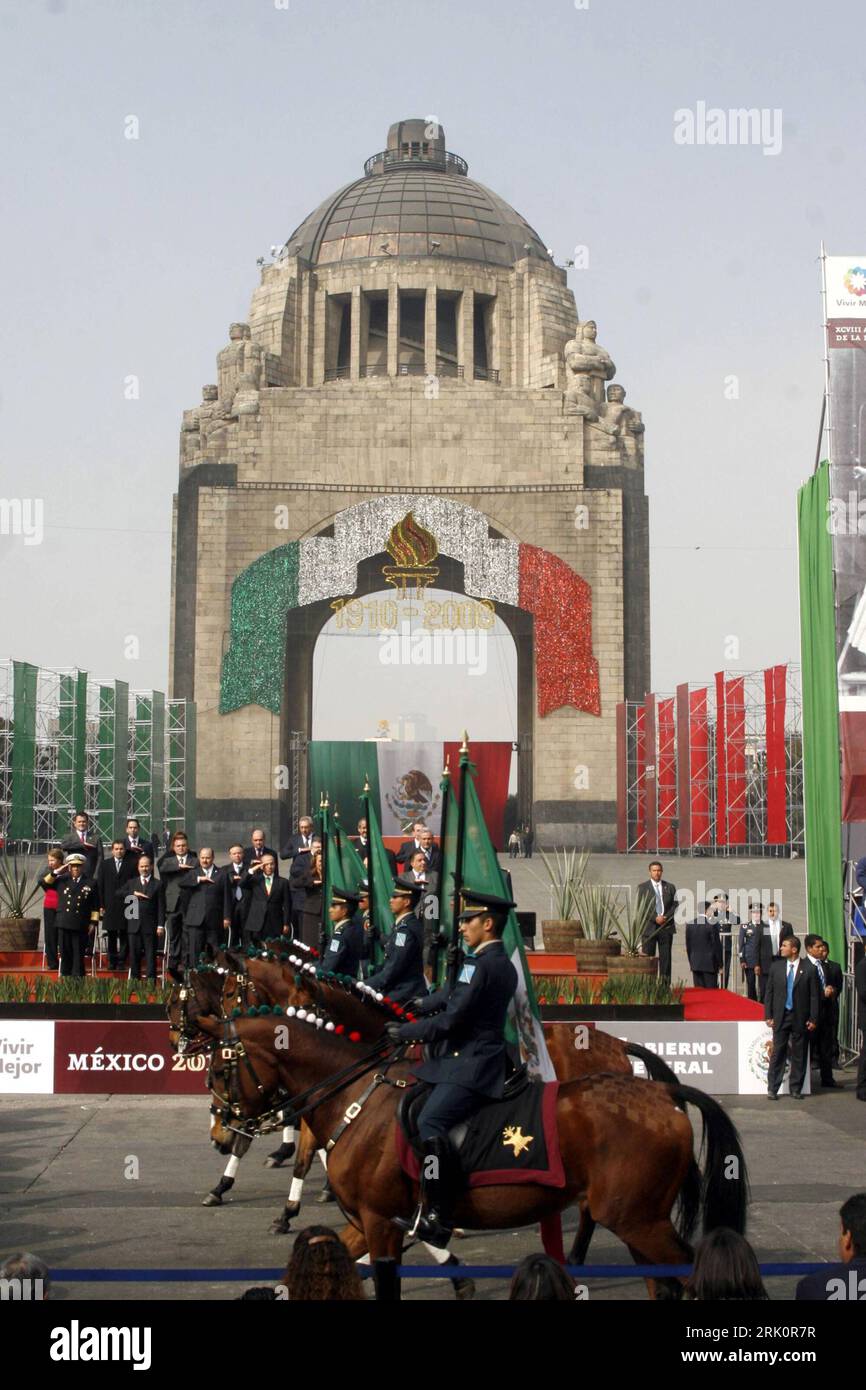 Bildnummer : 52781155 Datum : 20.11.2008 Copyright : imago/Xinhua Parade am Revolutions-Monument anlässlich des Mexikanischen Revolutionstages in Mexiko Stadt PUBLICATIONxNOTxINxCHN, Personen , Tiere , premiumd ; 2008, Mexiko City, Revolutionstag, Revolution, Feierlichkeiten, Tradition, PFERD ; , hoch, Kbdig, totale, , Militaer, Staat, , Mittelamerika Bildnummer 52781155 Date 20 11 2008 Copyright Imago XINHUA Parade au Monument des révolutions pendant le jour de la Révolution mexicaine à Mexico PUBLICATIONxNOTxINxCHN personnes animaux premiumd 2008 Mexico jour de la Révolution Celebrations de la Révolution tr Banque D'Images