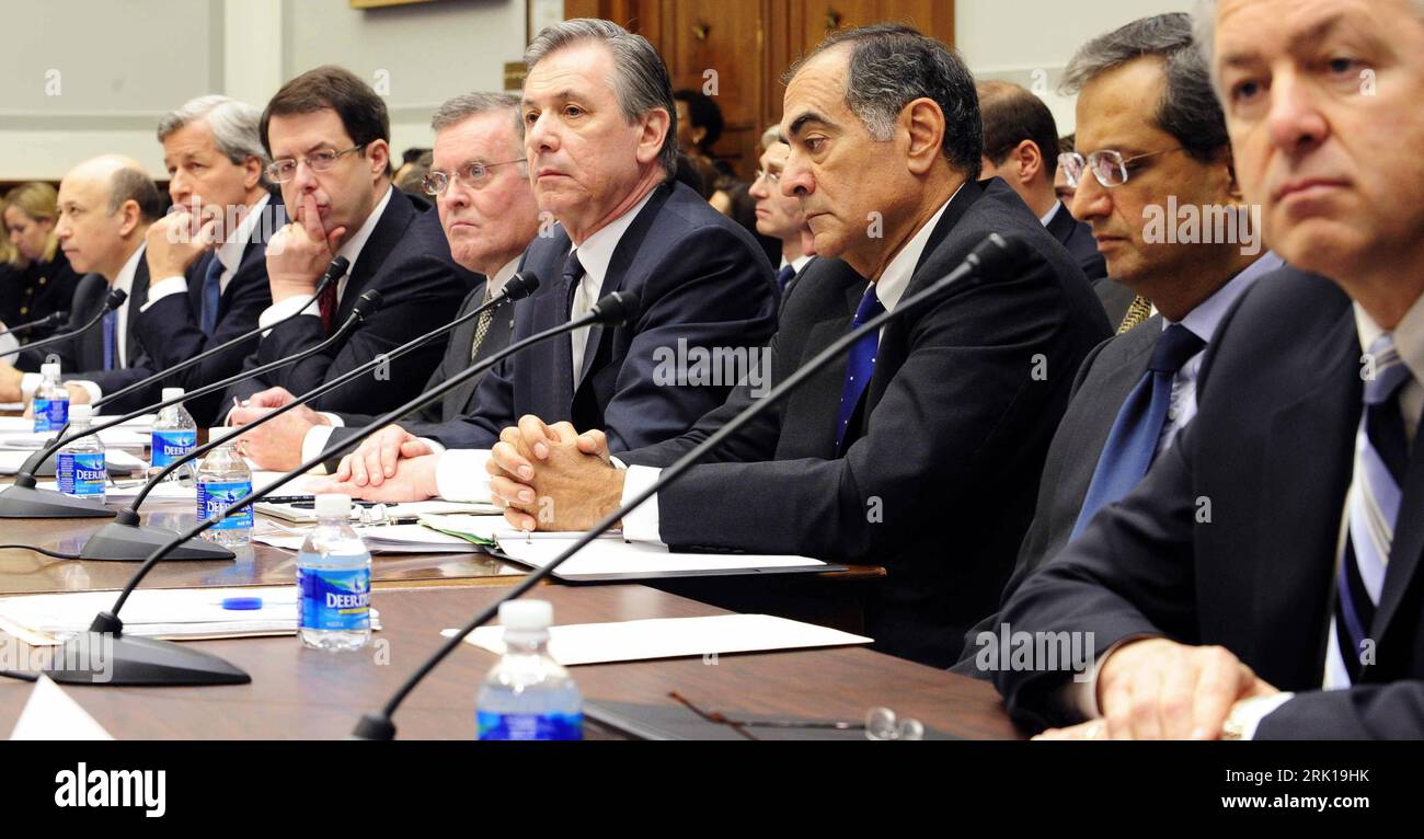 Bildnummer : 52887071 Datum : 11.02.2009 Copyright : imago/Xinhua V.l.N.r., Lloyd Blankfein (Vorsitzender und CEO Goldman Sachs & Co.), James Dimon (CEO JPMorgan Chase & Co.), Robert Kelly (Vorsitzender und CEO Bank of New York), Ken Lewis (Vorsitzender und CEO Bank of America), Ronald Logue (Vorsitzender und State Street) (Vorsitzender und CEO Morgan Stanley), Vikram Pandit (CEO Citygroup) und John Stumpf (Präsident und CEO Wells Fargo & Co.) anlässlich einer Anhörung vor dem House Financial Services Committee in Washington DC - PUBLICATIONxNOTxINxCHN, Personen , pse Banque D'Images Bildnummer : 52887071 Datum : 11.02.2009 Copyright : imago/Xinhua V.l.N.r., Lloyd Blankfein (Vorsitzender und CEO Goldman Sachs & Co.), James Dimon (CEO JPMorgan Chase & Co.), Robert Kelly (Vorsitzender und CEO Bank of New York), Ken Lewis (Vorsitzender und CEO Bank of America), Ronald Logue (Vorsitzender und State Street) (Vorsitzender und CEO Morgan Stanley), Vikram Pandit (CEO Citygroup) und John Stumpf (Präsident und CEO Wells Fargo & Co.) anlässlich einer Anhörung vor dem House Financial Services Committee in Washington DC - PUBLICATIONxNOTxINxCHN, Personen , pse Banque D'Images