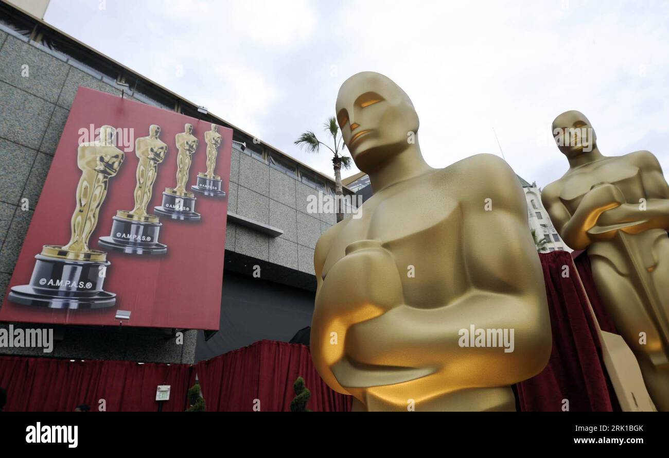 Bildnummer : 52904058 référence : 22.02.2009 Copyright : imago/Xinhua Oscar-Statuen vor dem Kodak Theatre anlässlich der - 81. Annual Academy Awards - in Hollywood - PUBLICATIONxNOTxINxCHN, Objekte , premiumd ; 2009, Los Angeles, USA, Oscar, Oscars, Oscarverleihung, Prix, statue, Skulptur, Plakat ; , quer, Kbdig, Gruppenbild, , , , Nordamerika Bildnummer 52904058 Date 22 02 2009 Copyright Imago XINHUA Oscar statues devant le Kodak Theatre lors de la cérémonie annuelle des Oscars 81 à Hollywood PUBLICATIONxNOTxINxCHN Objects premiumd 2009 Los Angeles USA Oscar Oscars cérémonie Oscar Award Statue Sculpt Banque D'Images