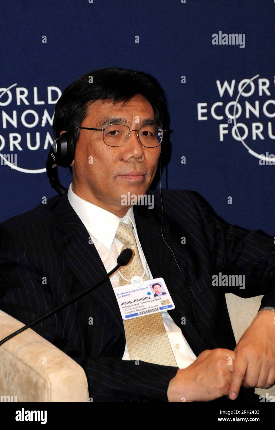 Bildnummer : 53091481 Datum : 11.06.2009 Copyright : imago/Xinhua Jiang Jianqing (Vorsitzender Industrial and commercial Bank of China) als Teilnehmer der Podiumsdiskussion - Exploring Chinas New Silk Road - auf dem 19. Weltwirtschaftsforum in Kapstadt PUBLICATIONxNOTxINxCHN , Personen ; 2009, le Cap, Wirtschaft , Weltwirtschaftsforum, Forum économique mondial du FEM, ; , hoch, Kbdig, Einzelbild, close, Randbild, People Bildnummer 53091481 Date 11 06 2009 Copyright Imago XINHUA Jiang Jian Qing Président de la Banque industrielle et commerciale de Chine en tant que participants la discussion du panel explore Banque D'Images