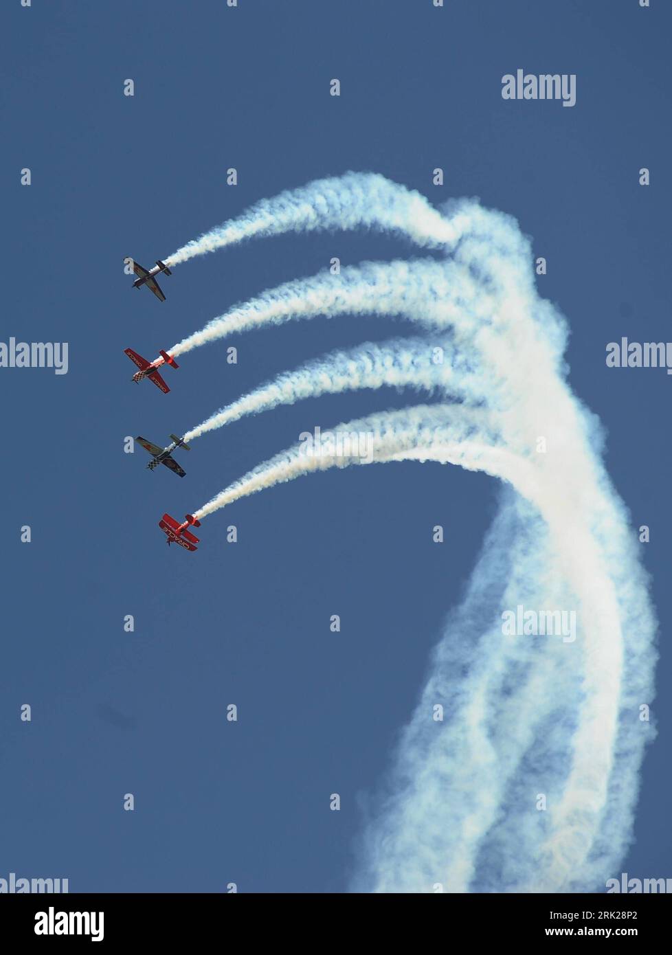 Bildnummer : 53153910 Datum : 17.05.2009 Copyright : imago/Xinhua les avions de l'US Air Force effectuent un spectacle de voltige lors du joint Service Open Air Show annuel à la base aérienne Andrews Air Force à l'extérieur de Washington, le 16 mai 2009. Kbdig USA, Flugshow, Flugzeug hoch ie Bildnummer 53153910 Date 17 05 2009 Copyright Imago XINHUA U S Air Force Plan exécution à l'exposition aérienne acrobatique lors de l'exposition annuelle joint Service Open House Air Show À Andrews Air Force base À l'extérieur de Washington Mai 16 2009 Kbdig USA Air show avion vertical ie Banque D'Images