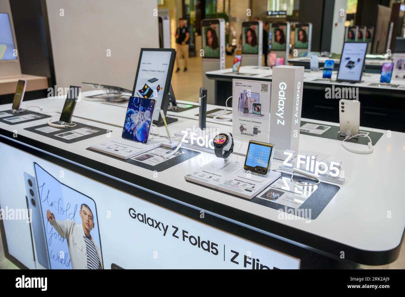 Almaty, Kazakhstan - 17 août 2023 : l'aubaine électronique de Samsung avec la série Galaxy Z. Société électronique coréenne. Technologie moderne Banque D'Images