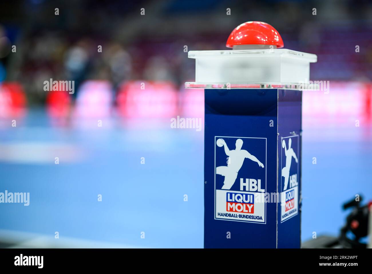 Duesseldorf, Allemagne. 23 août 2023. Handball : DHB Supercup, THW Kiel - Rhein-Neckar Löwen, PSD Bank Dome. Le buzzer de temporisation se trouve à côté du jeu. Crédit : Tom Weller/dpa/Alamy Live News Banque D'Images