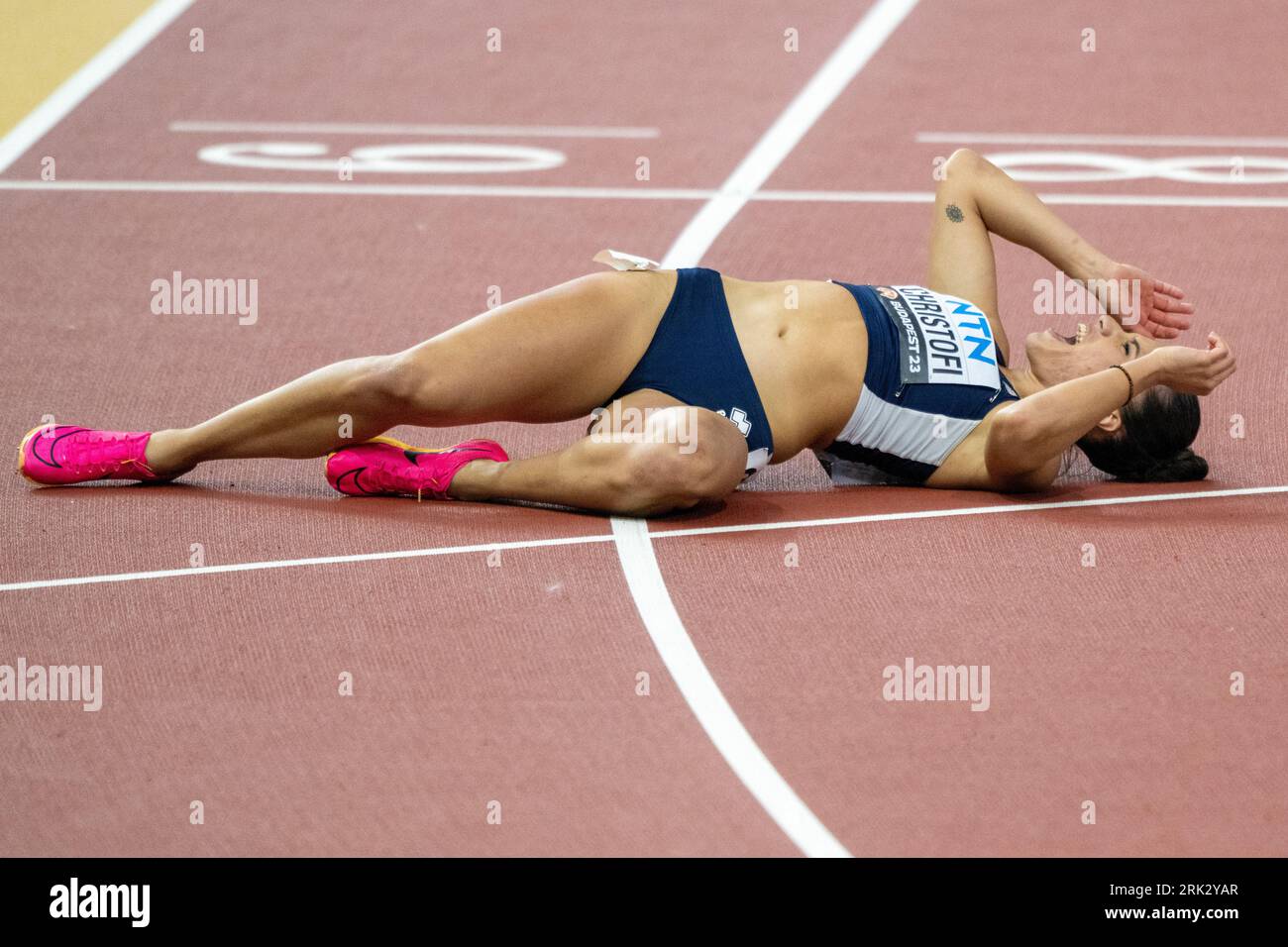 Budapest, Hungary. 23rd Aug, 2023. Natalia Christofi of Cyprus lies on the track after the Women's 100m Hurdles Semi-Final the World Athletics Championships Budapest 2023 in Budapest, Hungary, Aug. 23, 2023. Credit: Meng Dingbo/Xinhua/Alamy Live News Banque D'Images