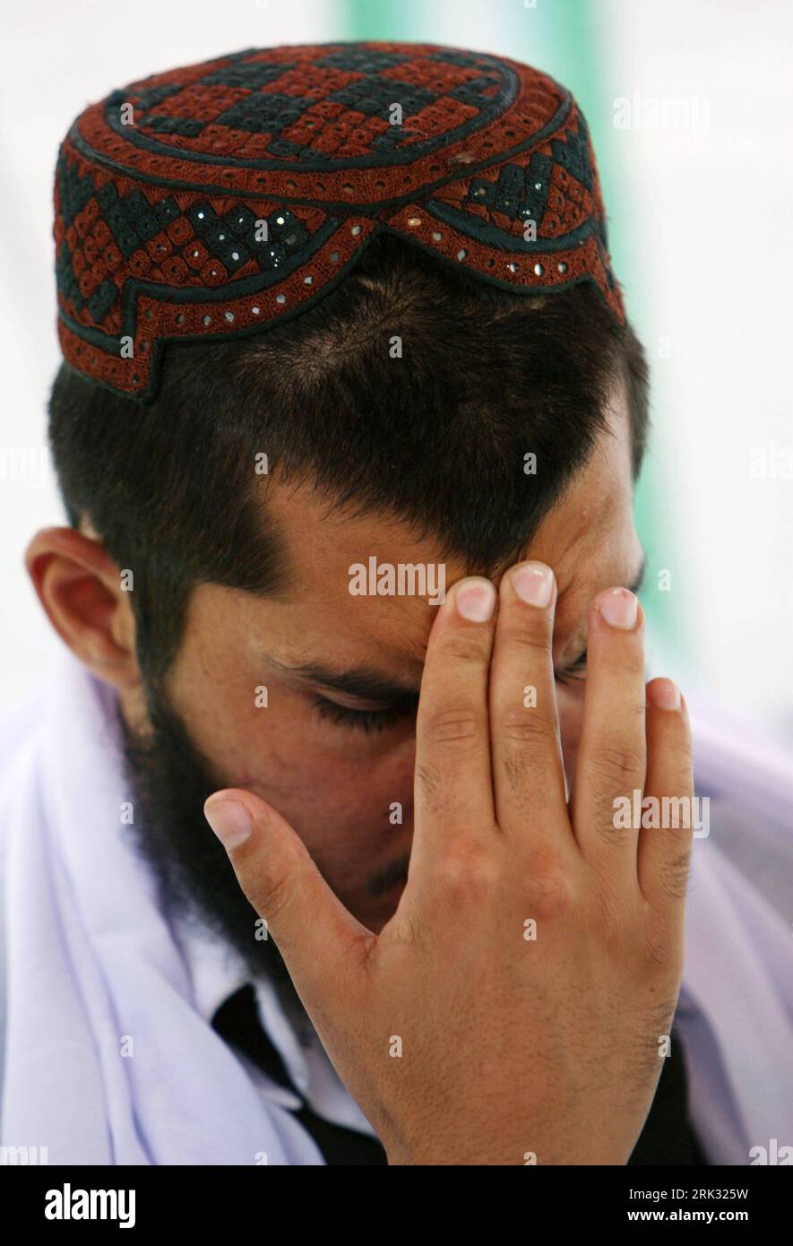 Bildnummer : 53296534 Datum : 27.08.2009 Copyright : imago/Xinhua (090827) -- KABOUL, 27 août 2009 (Xinhua) -- Mohammed Jawad réfléchit à une conférence de presse à Kaboul, capitale de l'Afghanistan, 27 août 2009. Mohammed Jawad a été libéré lundi par le gouvernement américain après sept ans à la prison de Guantanamo et est rentré chez lui. Il a été accusé d'avoir lancé une grenade qui a blessé deux soldats américains à Kaboul en 2002. Jawad n'avait que 16 ou 17 ans lorsqu'il a été arrêté, l'un des plus jeunes prisonniers détenus dans la prison de la base navale américaine à Cuba. (Xinhua/Zabi Tamanna)(zcc) (1)AFGHANISTAN-KABOUL-GUANTANAMO-JAWAD-REL Banque D'Images