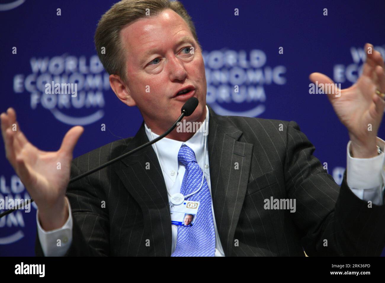 Bildnummer : 53334205 Datum : 10.09.2009 Copyright : imago/Xinhua (090910) -- DALIAN, 10 septembre 2009 (Xinhua) -- Timothy P. Flynn, Président de KPMG International, USA, et Mentor de la réunion annuelle des nouveaux champions ou Davos d'été, intervient lors d'un forum axé sur la base du nouveau pacte social à la réunion annuelle des nouveaux champions 2009, à Dalian, province du Liaoning au nord-est de la Chine, le 10 septembre 2009. (Xinhua/Li Mingfan) (ypf) (DAVOS 2009)(6)CHINA-DALIAN-DAVOS-FORUM-SOCIAL COMPACT PUBLICATIONxNOTxINxCHN People Wirtschaft Weltwirtschaftsforum Einzelbild kbdig xng 2009 quer premiumd Banque D'Images