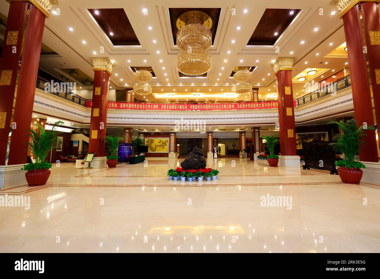 Shijiazhuang, Chine - 10 octobre 2018 : paysage de décoration intérieure du hall de l'hôtel China, ville de Shijiazhuang, province du Hebei, Chine Banque D'Images