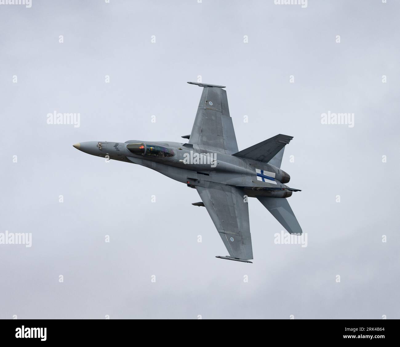 Exposition d'avions de chasse à réaction F-18 Hornet de l'armée de l'air finlandaise au Royal International Air Tattoo de 2023 Banque D'Images