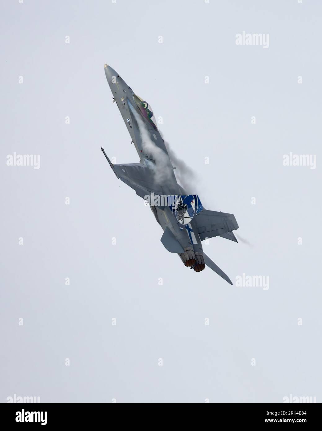 Exposition d'avions de chasse à réaction F-18 Hornet de l'armée de l'air finlandaise au Royal International Air Tattoo de 2023 Banque D'Images