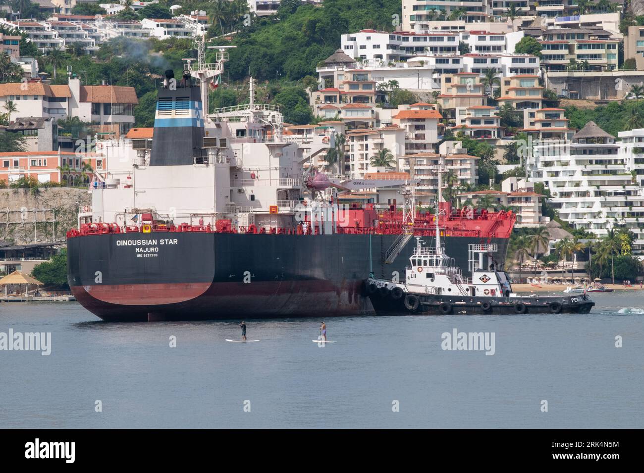 Pétrolier dans la baie d'Acapulco Banque D'Images