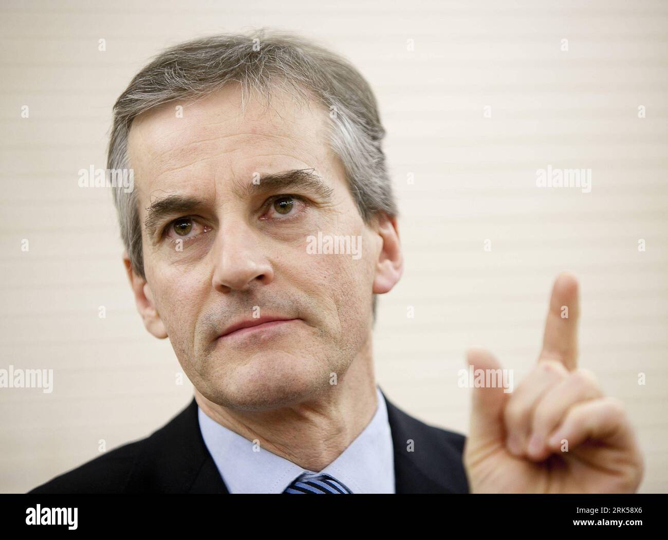 Bildnummer: 53721246  Datum: 12.01.2010  Copyright: imago/Xinhua (100112) -- BRUSSELS, Jan. 12, 2010 (Xinhua) -- Norwegian Foreign Minister Jonas Gahr Store attends a press conference after a meeting among key countries for coordinating donor assistance to the Palestinian Authority, in Brussels, capital of Belgium, Jan. 12, 2009.(Xinhua/Thierry Monasse) (zw) (4)BELGIUM-BRUSSELS-PALESTINE-ASSISTANCE PUBLICATIONxNOTxINxCHN People Politik kbdig xsp 2010 quer Highlight  o0 Porträt    Bildnummer 53721246 Date 12 01 2010 Copyright Imago XINHUA  Brussels Jan 12 2010 XINHUA Norwegian Foreign Ministers Banque D'Images