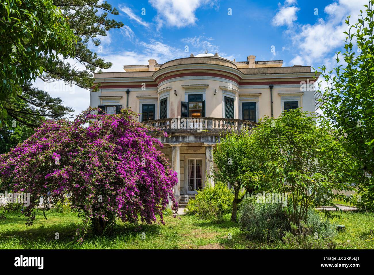 Villa mon repos, résidence d’été originale du Haut-Commissaire britannique, aujourd’hui Musée de Palaiopolis – Île de Corfou, Îles Ioniennes, Grèce Banque D'Images