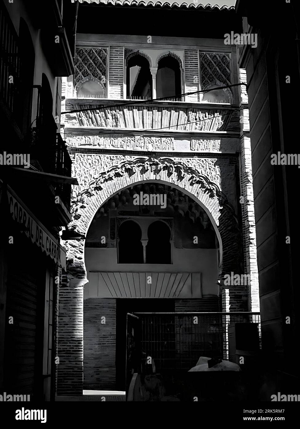 Photo noir et blanc haute résolution de Corral de Carbon, Grenade, Espagne Banque D'Images