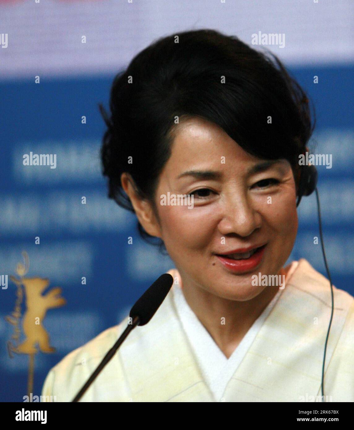 Bildnummer : 53808468 Datum : 20.02.2010 Copyright : imago/Xinhua (100220) -- BERLIN, 20 février 2010 (Xinhua) -- l'actrice Sayuri Yoshinaga assiste à la conférence de presse pour promouvoir le film Otouto au 60e Festival international du film de la Berlinale à Berlin, Allemagne, le 20 février 2010. (Xinhua/Luo Huanhuan)(axy) (2)ALLEMAGNE-BERLIN-FILM-OTOUTO-PRESS PUBLICATIONxNOTxINxCHN People film 60. Internationale Filmfestspiele Berlinale Berlin PK Otouto kbdig xkg 2010 quadrat Highlight premiumd o0 About Her Brother Brother, Porträt Bildnummer 53808468 Date 20 02 2010 Copyright Imago XINHUA Berlin Feb 20 2010 XINHUA ac Banque D'Images