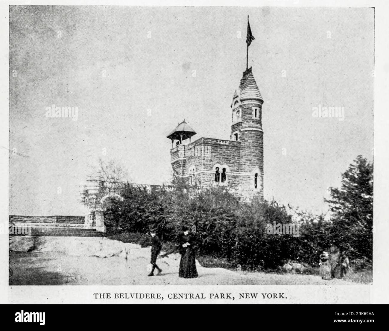 LE BELVIDERE, CENTRAL PARK, NEW YORK. Extrait de l'article L'HARMONIE DE L'ARCHITECTURE ET DU TRAVAIL PAYSAGER. Par Dotvnijig Vaiix. Extrait du magazine Engineering CONSACRÉ AU PROGRÈS INDUSTRIEL Volume XI octobre 1896 NEW YORK The Engineering Magazine Co Banque D'Images