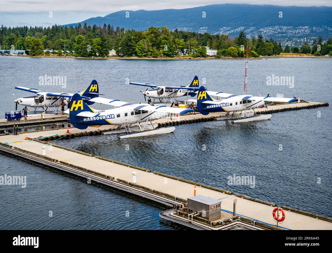Le Vancouver Harbour Flight Centre est le terminal d'hydravions de Vancouver, offrant des voyages d'affaires et de loisirs en hydravion aux communautés côtières. Banque D'Images