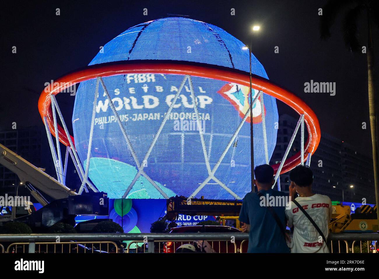 Pasay City, août 24. 10 septembre 2023. Une exposition géante sur le thème de la coupe du monde de basket-ball FIBA est vue à Pasay City, aux Philippines, le 24 août 2023. La coupe du monde de basket-ball FIBA 2023 aura lieu du 25 août au 10 septembre 2023. Crédit : Rouelle Umali/Xinhua/Alamy Live News Banque D'Images