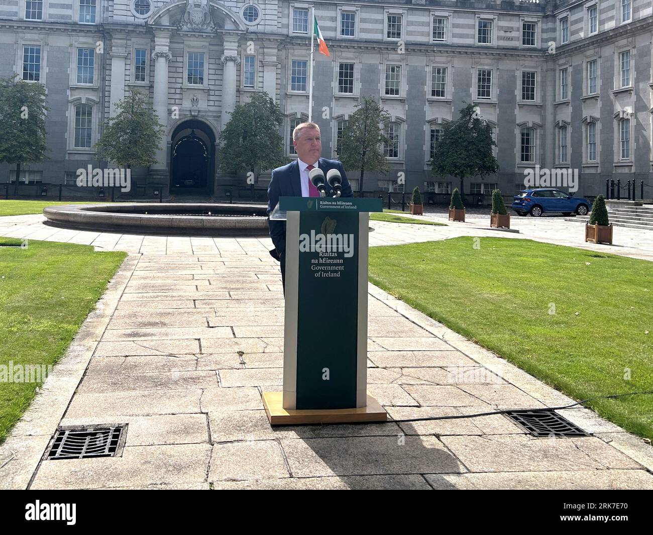 Le ministre des Finances, Michael McGrath, s’adressant aux médias dans les bâtiments gouvernementaux à Dublin, à la suite de la publication du rapport annuel sur la fiscalité. Date de la photo : jeudi 24 août 2023. Banque D'Images