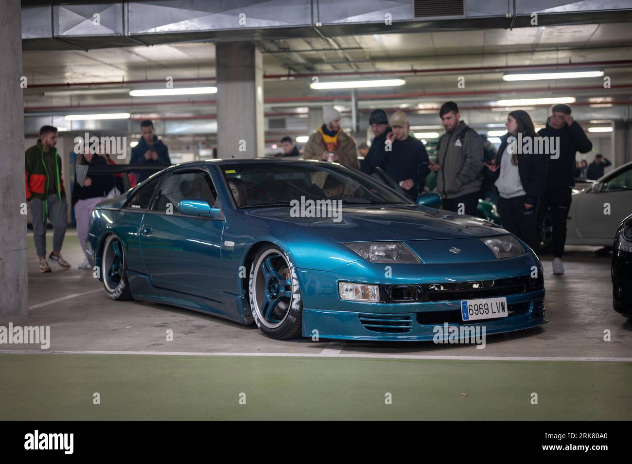 Vue avant d'une voiture de sport japonaise classique Nissan 300ZX Z32 de couleur bleue Banque D'Images