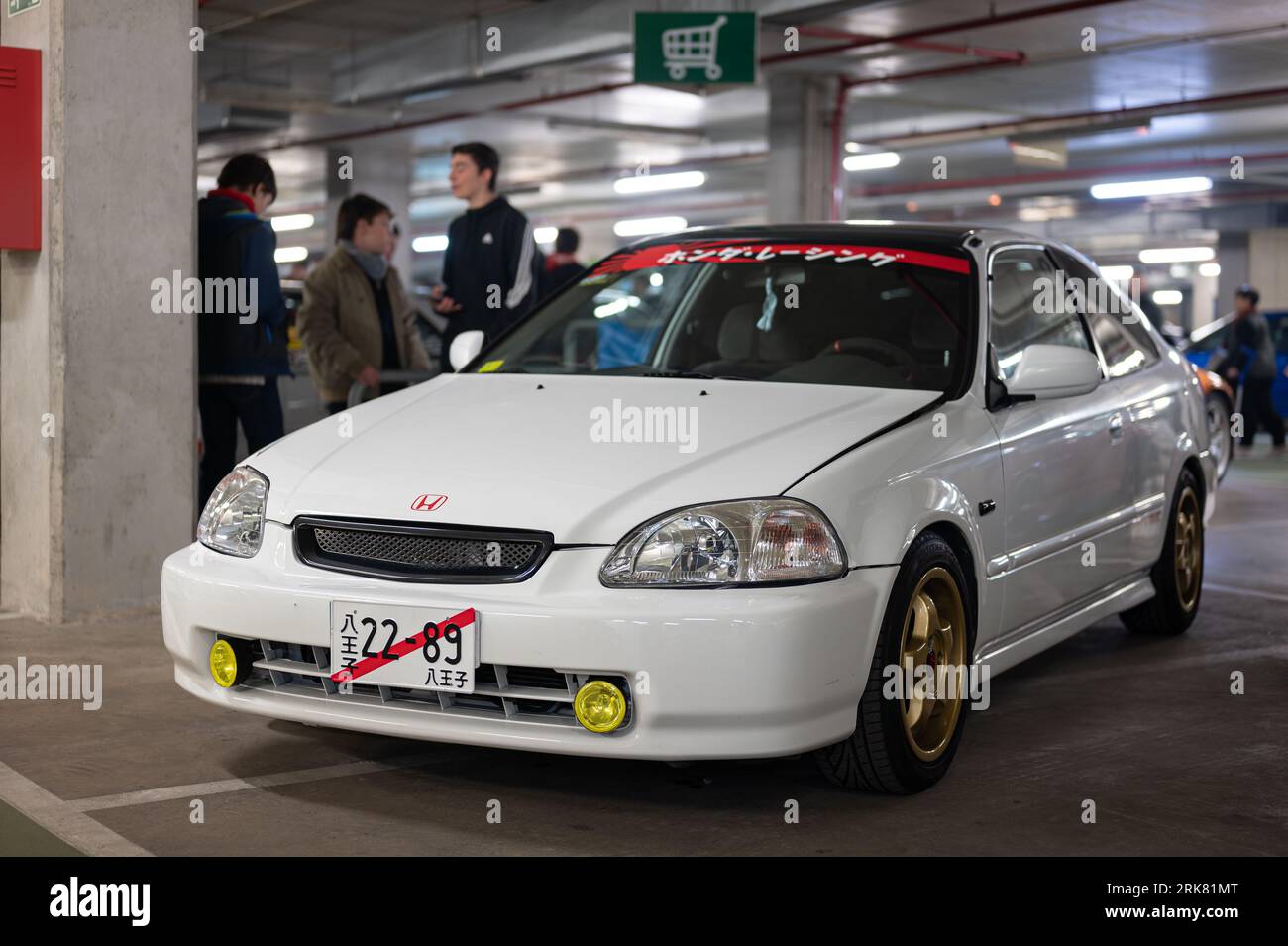 Détail d'une Honda Civic EJ8 blanche classique réglée dans le style japonais Banque D'Images