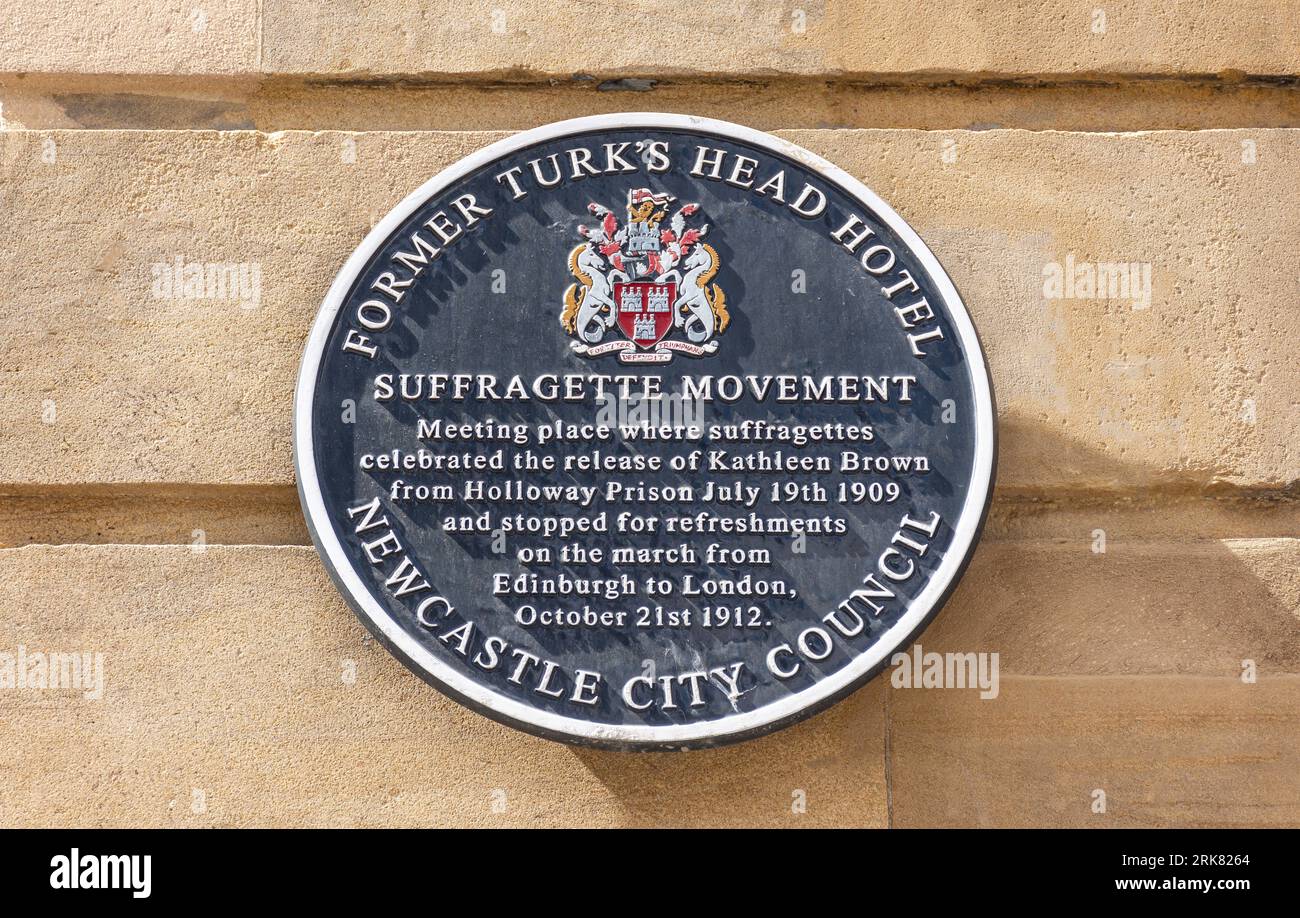 Ancienne plaque de l'hôtel Turk's Head au mouvement des suffragettes, Grey Street, Grainger Town, Newcastle upon Tyne, Tyne and Wear, Angleterre, Royaume-Uni Banque D'Images