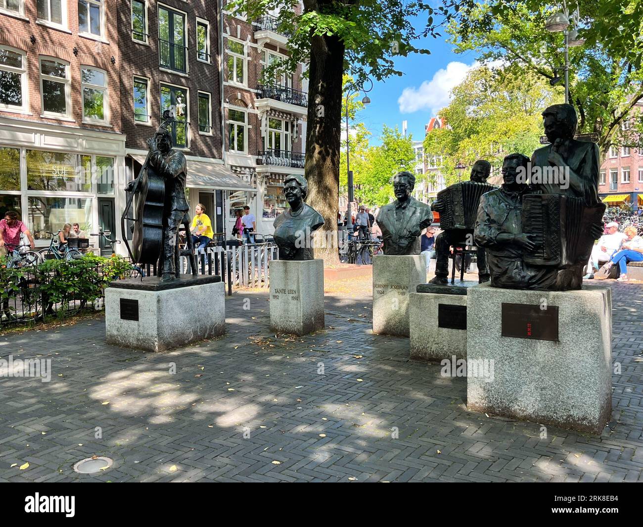 Amsterdam, pays-Bas. Août 11, 2023.statues de célèbres chanteurs d'Amsterdam. Photo de haute qualité Banque D'Images