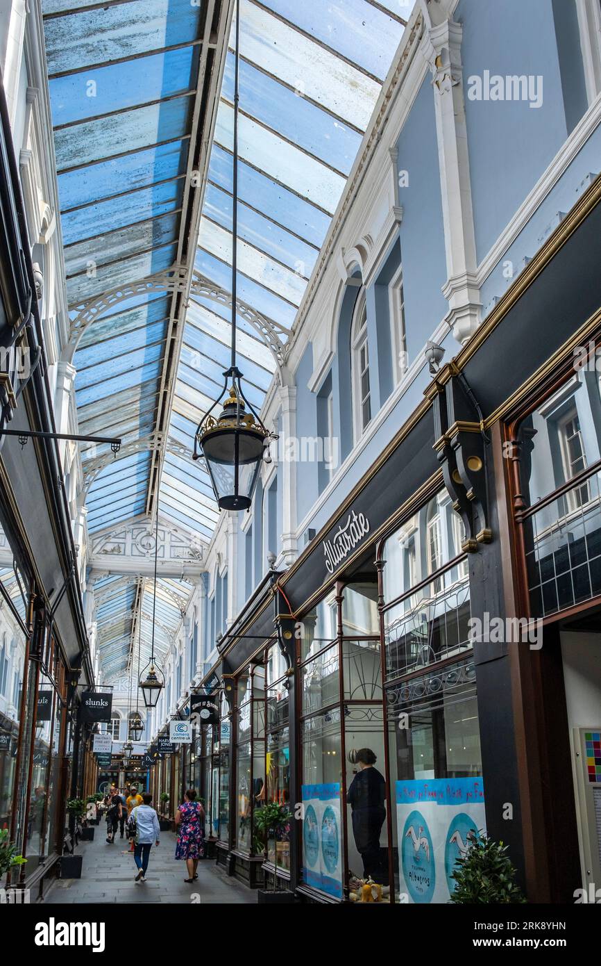 Morgan Arcade, l'une des nombreuses Arcades commerçantes victoriennes du centre-ville de Cardiff. Banque D'Images