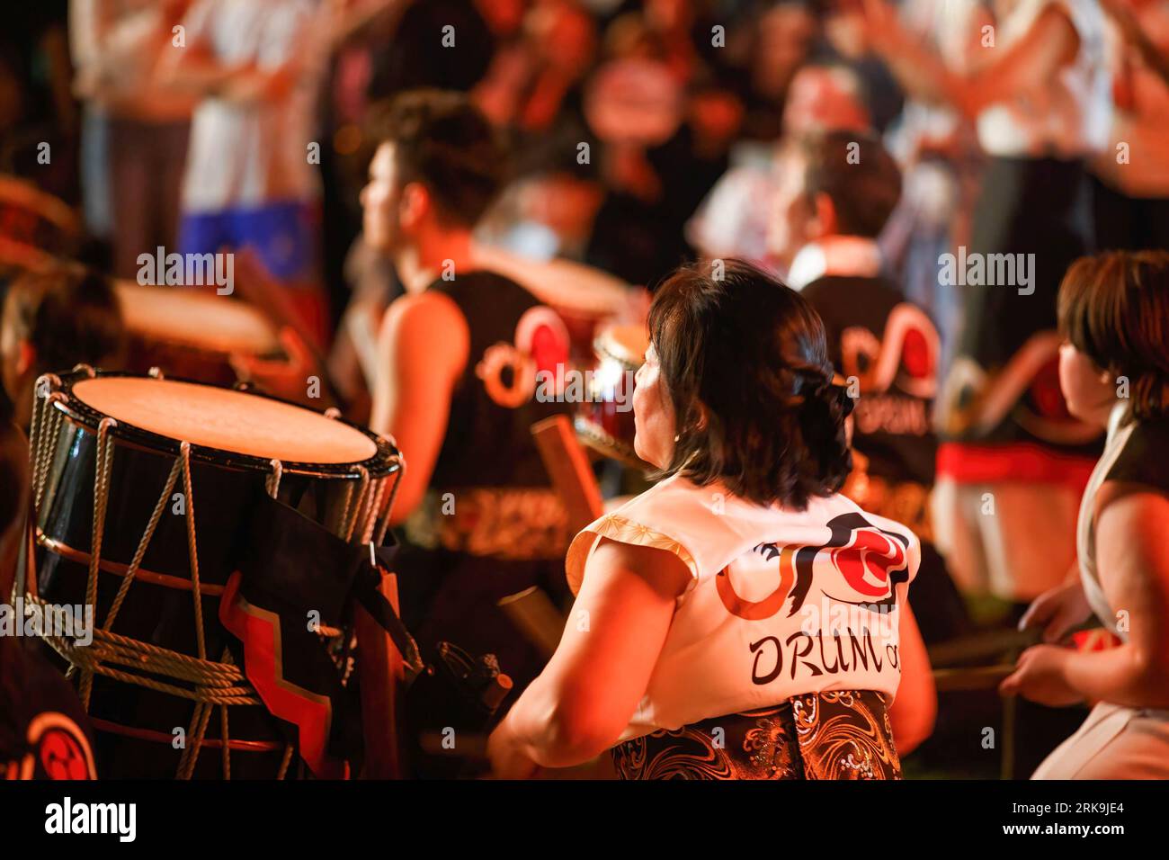 Cairns, Queensland, Australie. 12 août 2023. Un batteur se produit lors du Japan bon Dance Festival sur l'Esplanade de Cairns organisé par la Société japonaise de Cairns. (Image de crédit : © Joshua Prieto/SOPA Images via ZUMA Press Wire) USAGE ÉDITORIAL SEULEMENT! Non destiné à UN USAGE commercial ! Banque D'Images