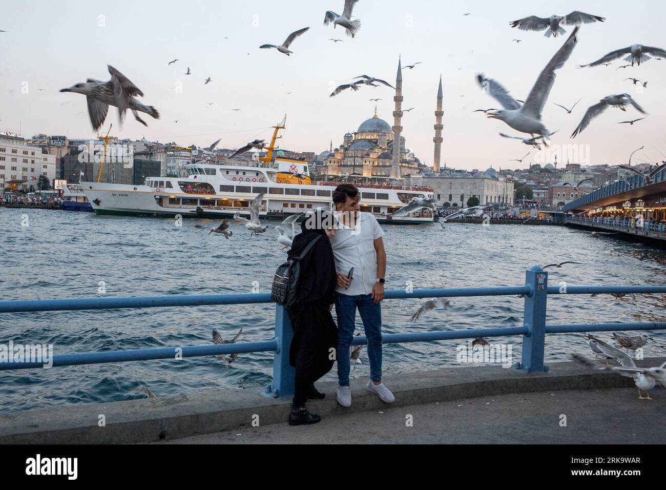 24 août 2023 : vie quotidienne à Istanbul malgré la hausse des taux d'inflation le 24 août 2023 en Turquie. La Banque centrale turque a augmenté son taux directeur de 17,5 % à 25 %, tenant ainsi sa promesse de resserrement. L’inflation est en baisse depuis qu’elle a culminé à 85 % en octobre 2022, mais est passée de 38 % en juin de cette année à près de 48 % en juillet. (Image de crédit : © Tolga Ildun/ZUMA Press Wire) USAGE ÉDITORIAL SEULEMENT! Non destiné à UN USAGE commercial ! Banque D'Images