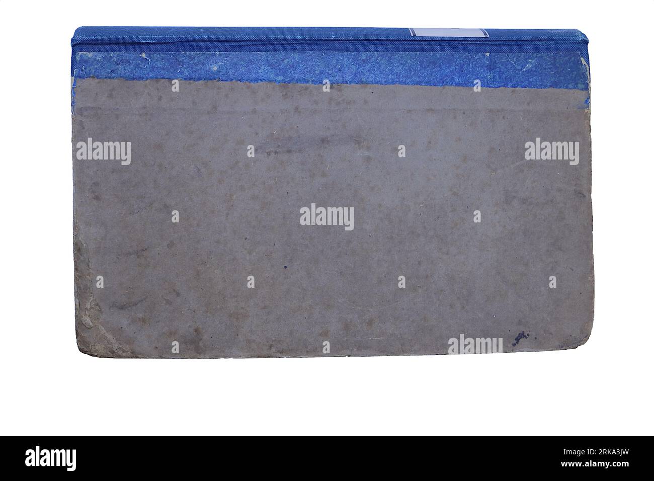 Livres anciens : une reliure de livre de budget du début du XIXe siècle : planches de cartes épaisses qui sont portées avec l'âge et une colonne vertébrale en tissu bleu. Fond blanc. Banque D'Images