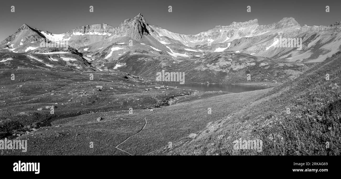 Photographie matinale du lac Ice, dans la forêt nationale de San Juan, près de Silverton, Colorado, États-Unis par un après-midi d'été parfait. Banque D'Images
